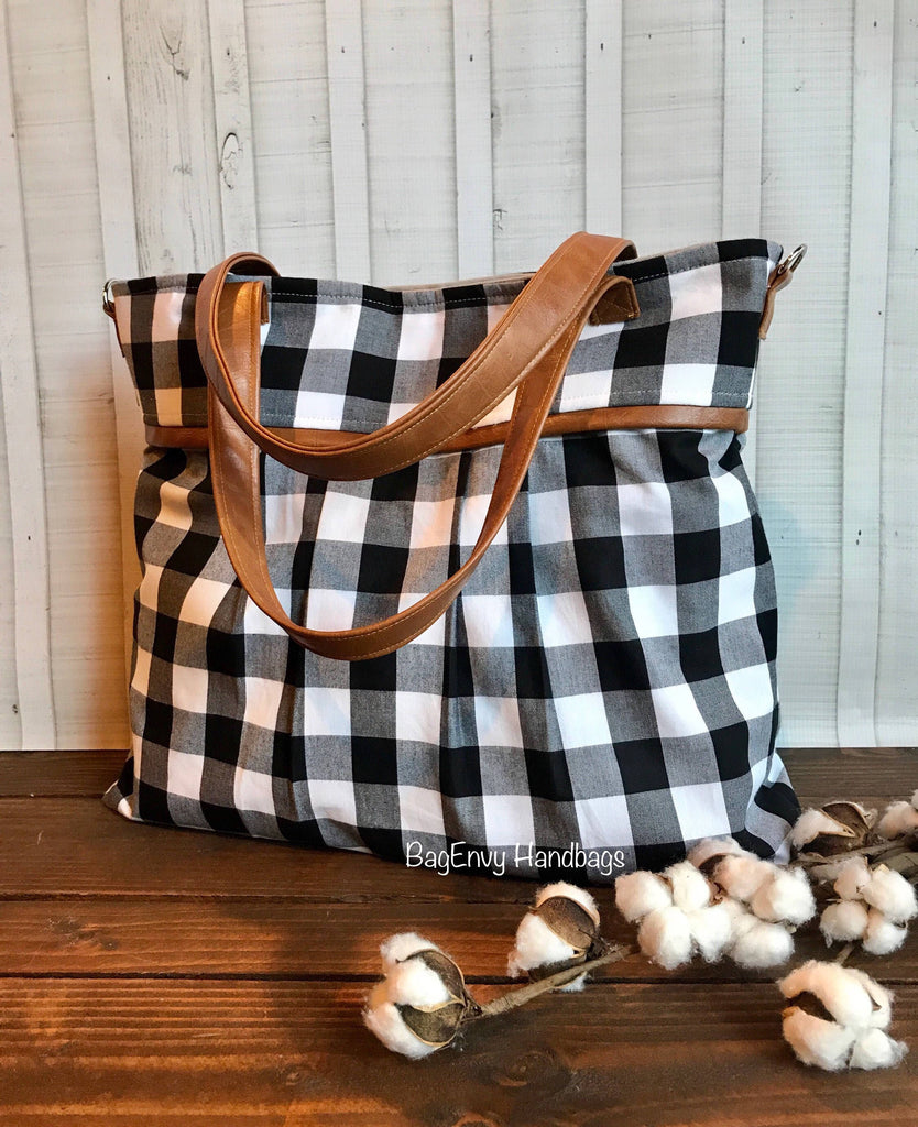 Roots - Have you ever wanted to design your own #Roots leather bag? Now you  can! Learn more: http://rts.cc/McpM30mdjC8 #MadeInCanada | Facebook